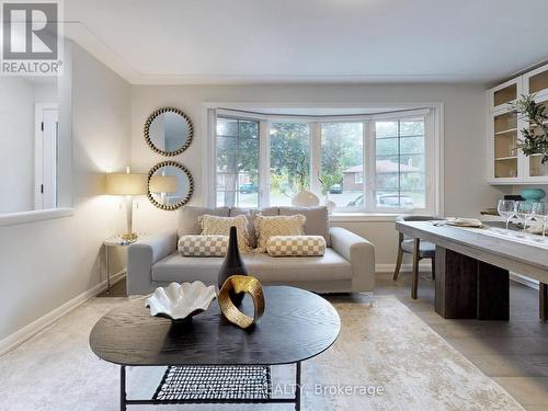 2180 Mount Royal Avenue, Burlington (Mountainside), ON - Indoor Photo Showing Living Room