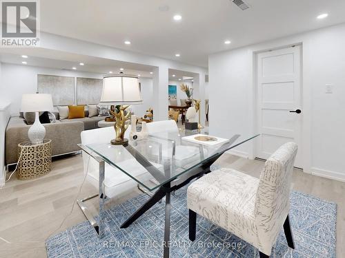 2180 Mount Royal Avenue, Burlington (Mountainside), ON - Indoor Photo Showing Dining Room