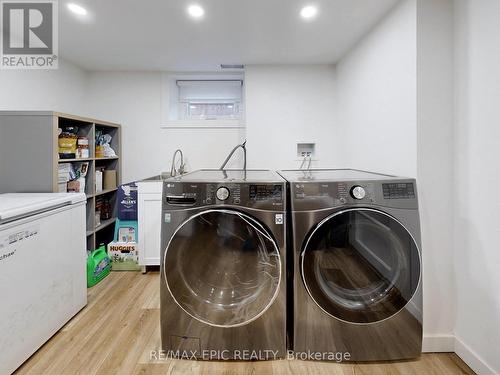 2180 Mount Royal Avenue, Burlington (Mountainside), ON - Indoor Photo Showing Laundry Room