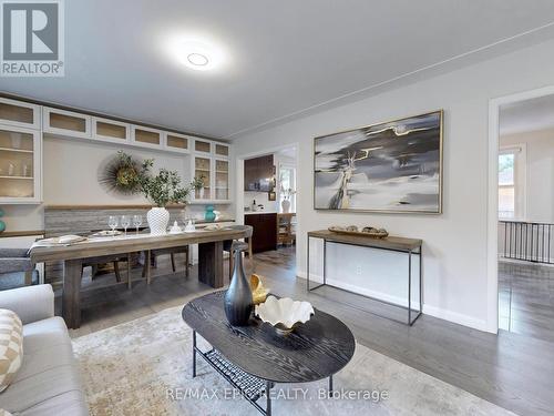 2180 Mount Royal Avenue, Burlington (Mountainside), ON - Indoor Photo Showing Living Room