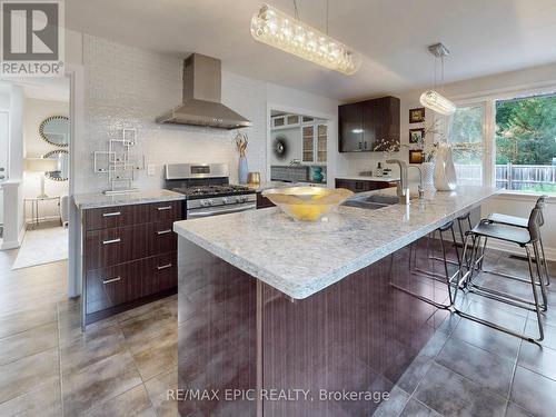 2180 Mount Royal Avenue, Burlington (Mountainside), ON - Indoor Photo Showing Kitchen With Double Sink With Upgraded Kitchen