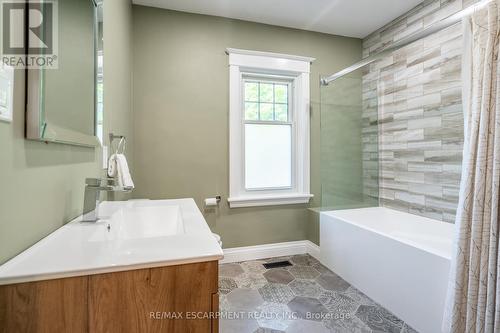 266 Stinson Crescent, Hamilton, ON - Indoor Photo Showing Bathroom