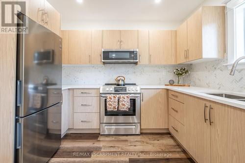 266 Stinson Crescent, Hamilton, ON - Indoor Photo Showing Kitchen With Stainless Steel Kitchen With Upgraded Kitchen