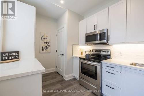 5 Florence Street, Hamilton, ON - Indoor Photo Showing Kitchen