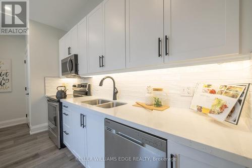 5 Florence Street, Hamilton, ON - Indoor Photo Showing Kitchen With Double Sink With Upgraded Kitchen