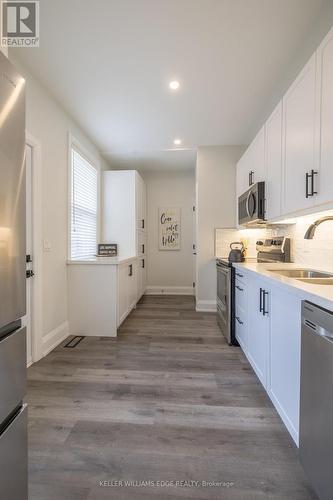 5 Florence Street, Hamilton, ON - Indoor Photo Showing Kitchen