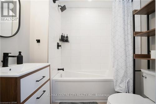 527 Pall Mall Street, London, ON - Indoor Photo Showing Bathroom