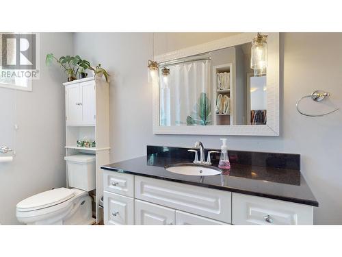 217 5Th  S Avenue, Cranbrook, BC - Indoor Photo Showing Bathroom