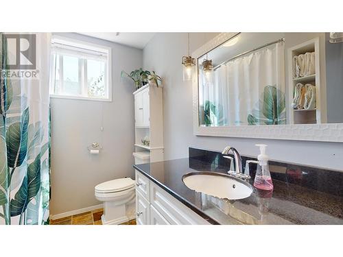 217 5Th  S Avenue, Cranbrook, BC - Indoor Photo Showing Bathroom