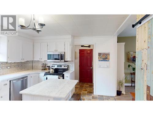 217 5Th  S Avenue, Cranbrook, BC - Indoor Photo Showing Kitchen