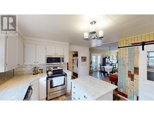 217 5Th  S Avenue, Cranbrook, BC - Indoor Photo Showing Kitchen With Double Sink