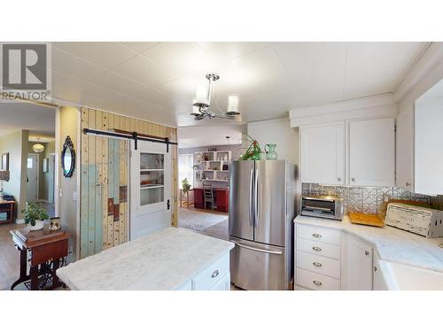 217 5Th  S Avenue, Cranbrook, BC - Indoor Photo Showing Kitchen