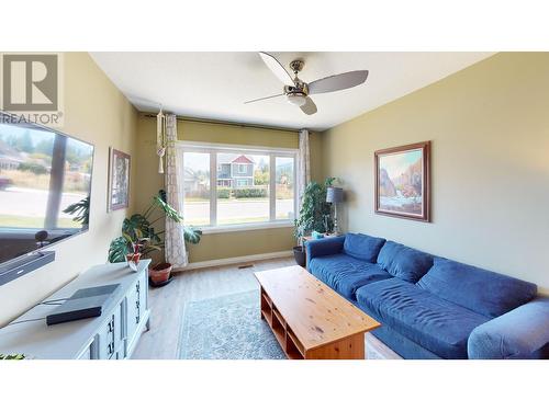 217 5Th  S Avenue, Cranbrook, BC - Indoor Photo Showing Living Room