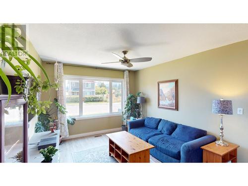 217 5Th  S Avenue, Cranbrook, BC - Indoor Photo Showing Living Room