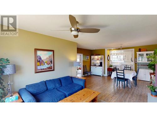 217 5Th  S Avenue, Cranbrook, BC - Indoor Photo Showing Living Room