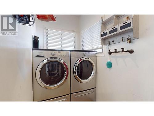 217 5Th  S Avenue, Cranbrook, BC - Indoor Photo Showing Laundry Room