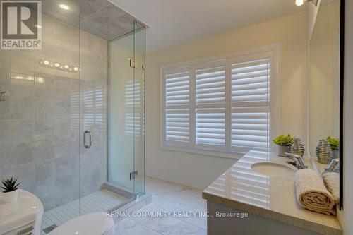 30 Liam Lane, Markham (Cedarwood), ON - Indoor Photo Showing Bathroom