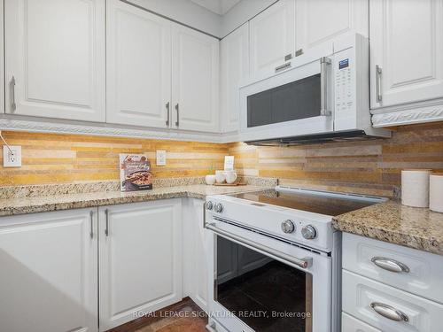 303-887 Bay St, Toronto, ON - Indoor Photo Showing Kitchen