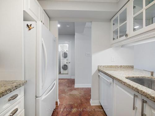 303-887 Bay St, Toronto, ON - Indoor Photo Showing Kitchen