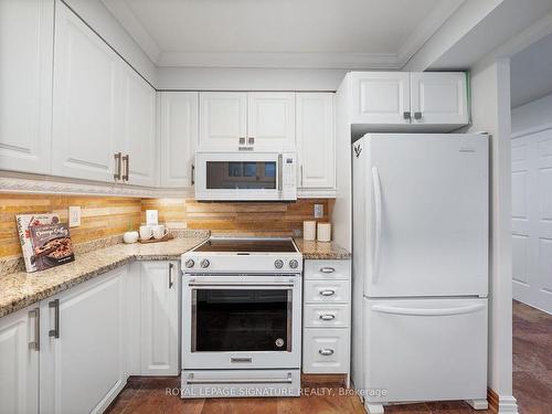 303-887 Bay St, Toronto, ON - Indoor Photo Showing Kitchen