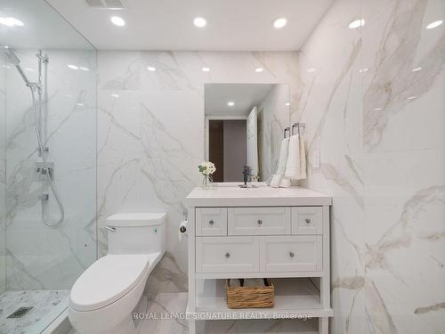 303-887 Bay St, Toronto, ON - Indoor Photo Showing Bathroom