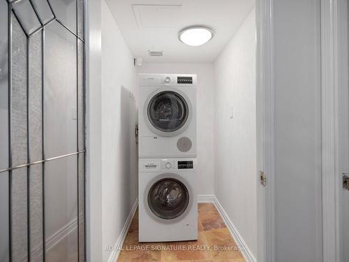 303-887 Bay St, Toronto, ON - Indoor Photo Showing Laundry Room