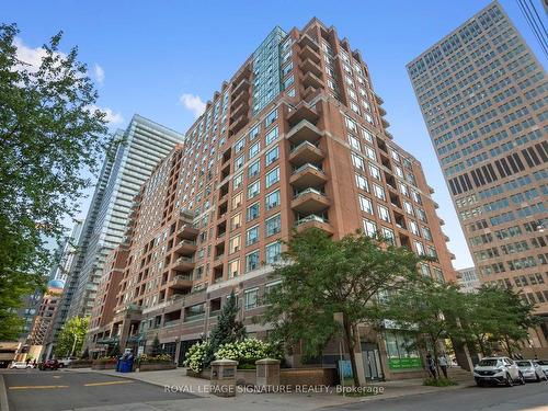 303-887 Bay St, Toronto, ON - Outdoor With Balcony With Facade