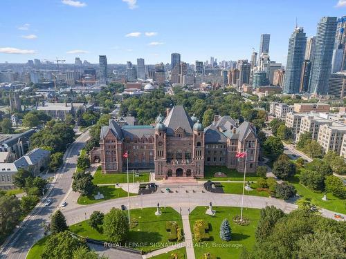 303-887 Bay St, Toronto, ON - Outdoor With View