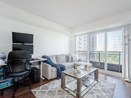 1307-255 Village Green Sq, Toronto, ON - Indoor Photo Showing Living Room