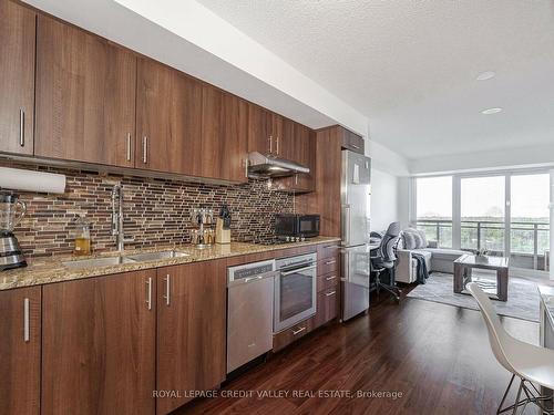 1307-255 Village Green Sq, Toronto, ON - Indoor Photo Showing Kitchen