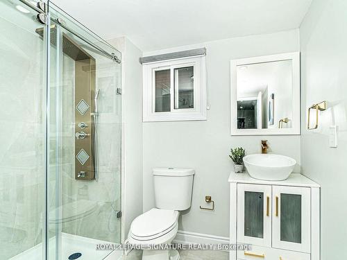 15 Corkett Dr, Brampton, ON - Indoor Photo Showing Bathroom