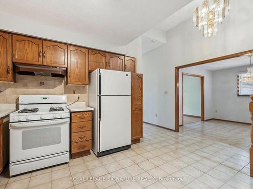 709 Upper Paradise Rd, Hamilton, ON - Indoor Photo Showing Kitchen