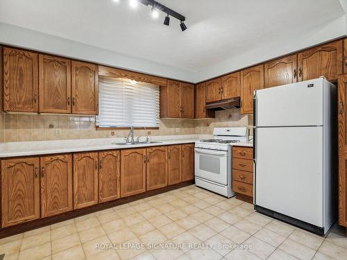 709 Upper Paradise Rd, Hamilton, ON - Indoor Photo Showing Kitchen With Double Sink