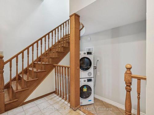 709 Upper Paradise Rd, Hamilton, ON - Indoor Photo Showing Laundry Room