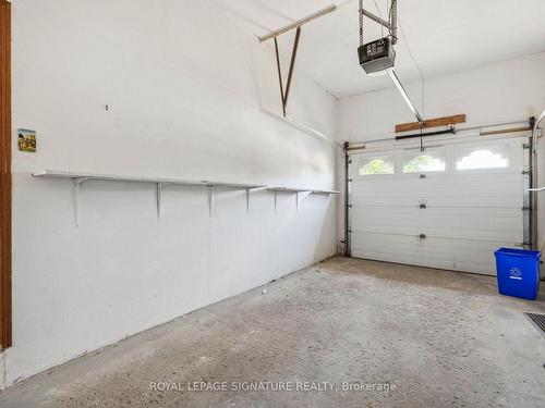 709 Upper Paradise Rd, Hamilton, ON - Indoor Photo Showing Garage