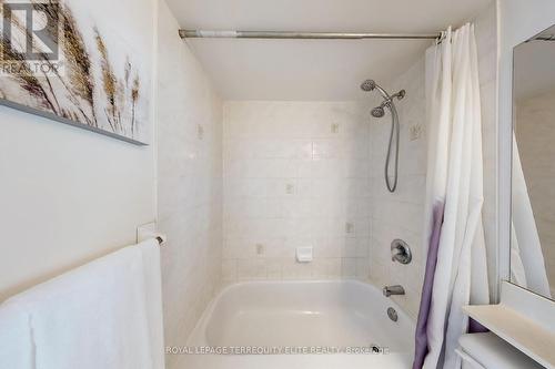 1912 - 23 Lorraine Drive, Toronto (Willowdale West), ON - Indoor Photo Showing Bathroom