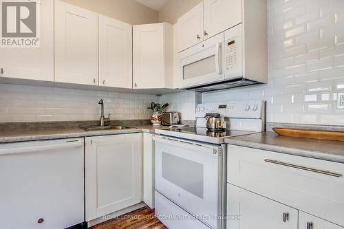 Ph3 - 15390 Yonge Street, Aurora, ON - Indoor Photo Showing Kitchen