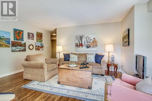 Ph3 - 15390 Yonge Street, Aurora, ON - Indoor Photo Showing Living Room