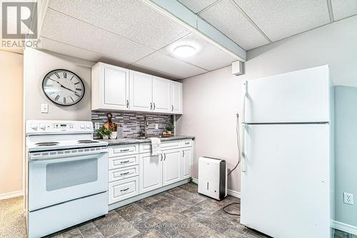 89 Lori Boulevard, Kawartha Lakes (Lindsay), ON - Indoor Photo Showing Kitchen