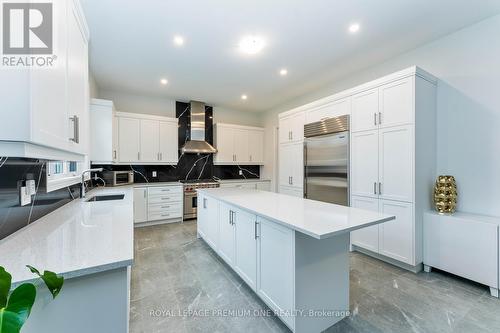 107 Appleyard Avenue, Vaughan, ON - Indoor Photo Showing Kitchen