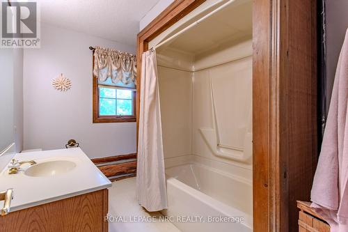 2978 Shawnee Trail, Fort Erie, ON - Indoor Photo Showing Bathroom