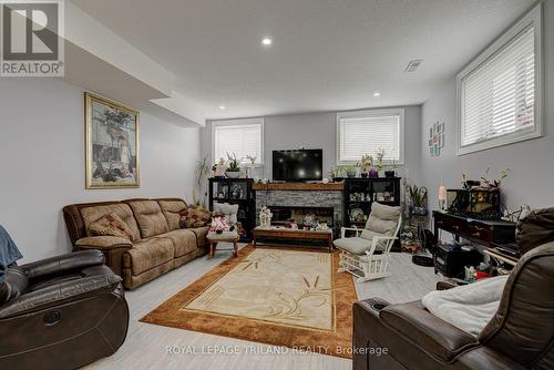 22345 Allen Road, Strathroy-Caradoc (Mount Brydges), ON - Indoor Photo Showing Living Room With Fireplace