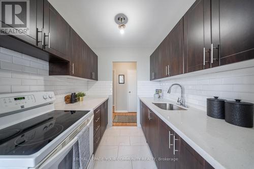 502 - 915 Midland Avenue, Toronto (Eglinton East), ON - Indoor Photo Showing Kitchen With Upgraded Kitchen