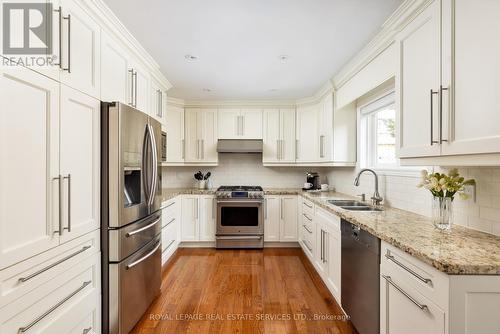 1038 Old Oak Drive, Oakville (West Oak Trails), ON - Indoor Photo Showing Kitchen With Stainless Steel Kitchen With Double Sink With Upgraded Kitchen