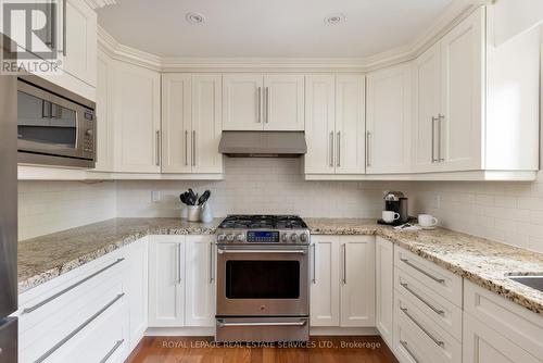 1038 Old Oak Drive, Oakville (West Oak Trails), ON - Indoor Photo Showing Kitchen With Upgraded Kitchen