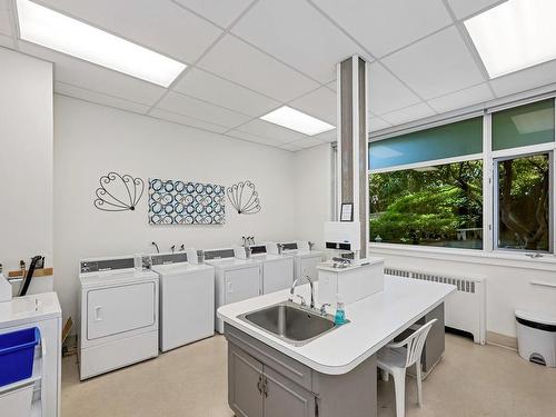 203-250 Douglas St, Victoria, BC - Indoor Photo Showing Laundry Room