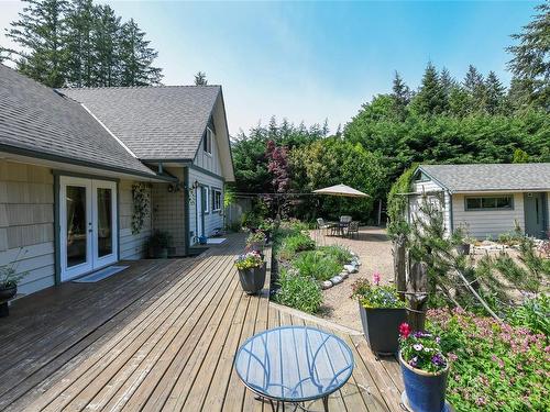 1910 Pridy Rd, Comox, BC 