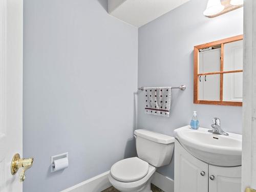 919 Dominion Street, Kamloops, BC - Indoor Photo Showing Bathroom