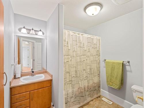 919 Dominion Street, Kamloops, BC - Indoor Photo Showing Bathroom