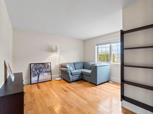 919 Dominion Street, Kamloops, BC - Indoor Photo Showing Living Room